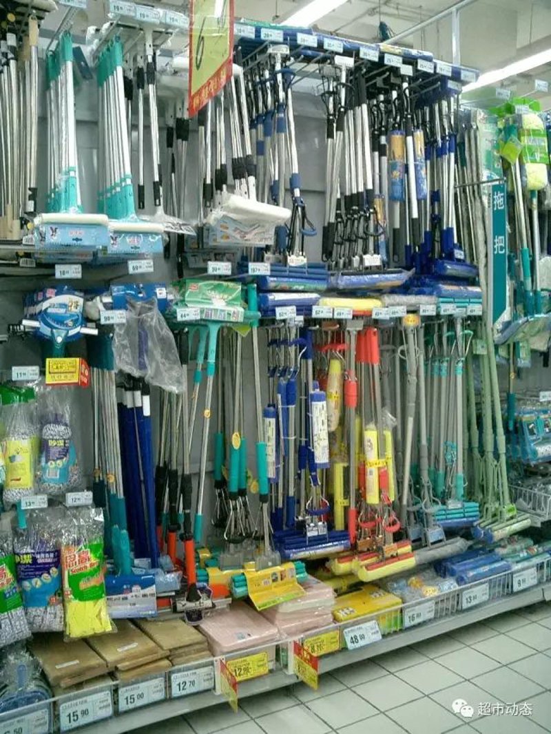 在西安的老城区,提起百货店,你会想到哪些店铺?今天就带你走进那些承载着记忆的店铺,感受它们的独特魅力。